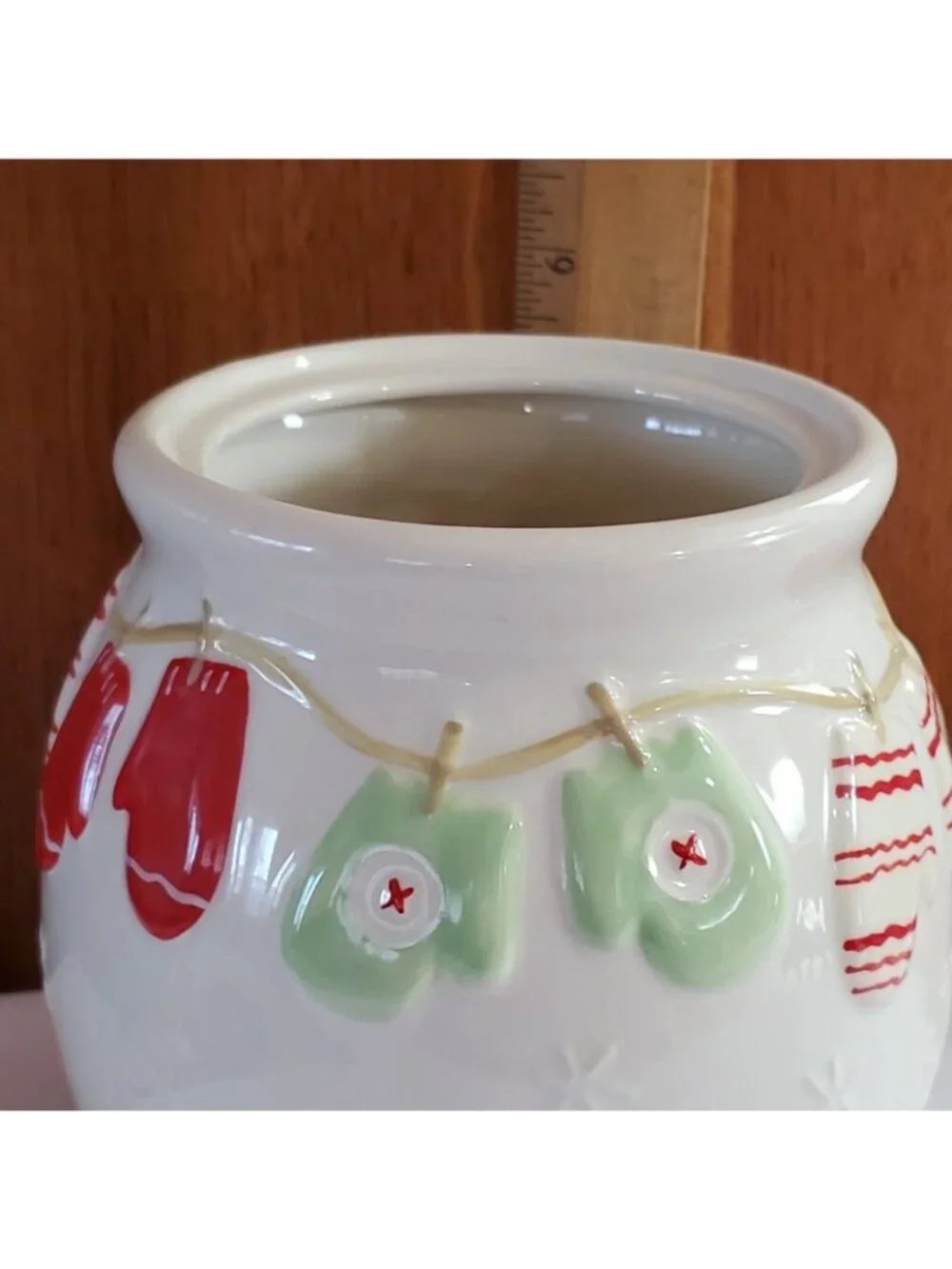 Hallmark this ceramic